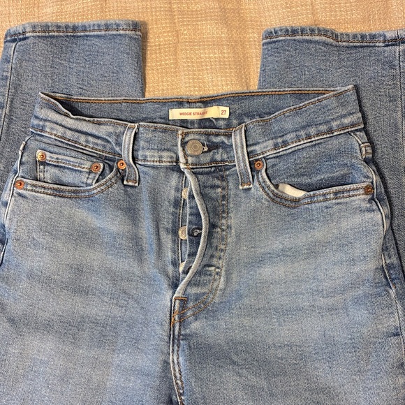 Levi's Women's Wedgie Straight Jeans 27 - Picture 4 of 8